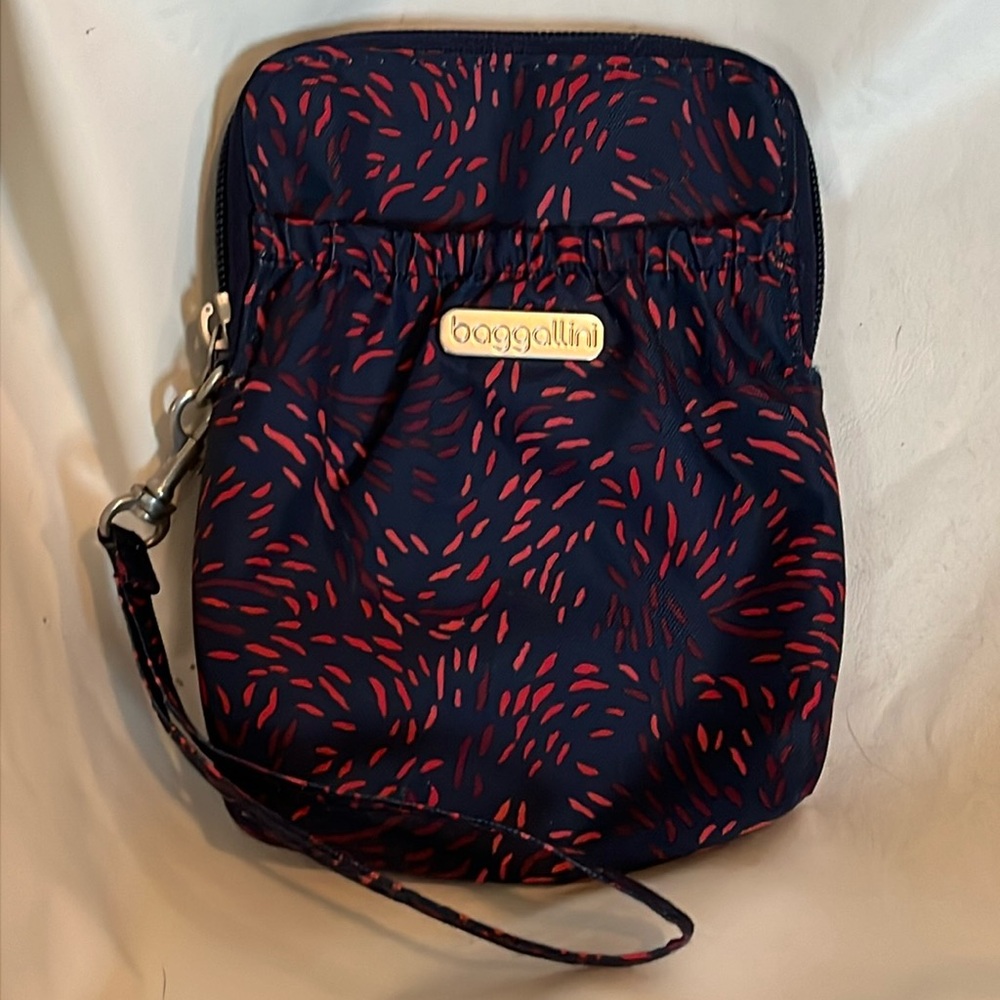 Baggallini Navy and Red Wristlet Clutch